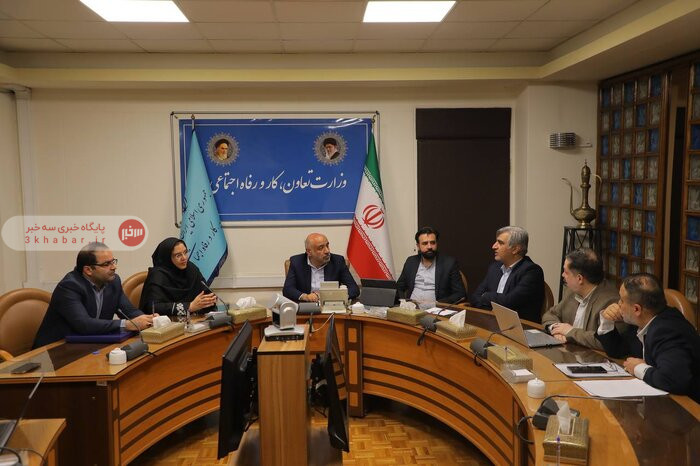حداقل حقوق کارگری سال آینده ۱۰ میلیون و ۳۹۹ هزار تومان شد/ ۴۵ درصد افزایش دستمزد