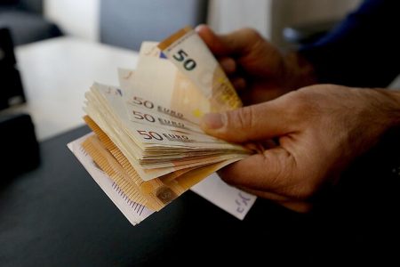 نرخ ارز تعدیل شد؛ قیمت کالاها کاهش می‌یابد؟