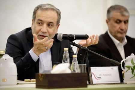 عراقچی: ایرانیان نمی‌پذیرند از داشتن صنعت هسته‌ای صلح‌آمیز محروم شوند