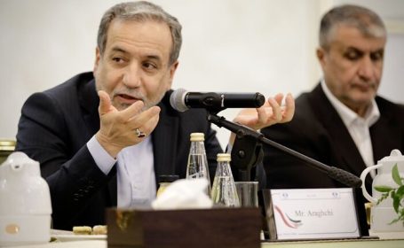 عراقچی: ایرانیان نمی‌پذیرند از داشتن صنعت هسته‌ای صلح‌آمیز محروم شوند