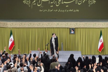 آغاز دیدار جمعی از معلمان کشور با رهبر انقلاب