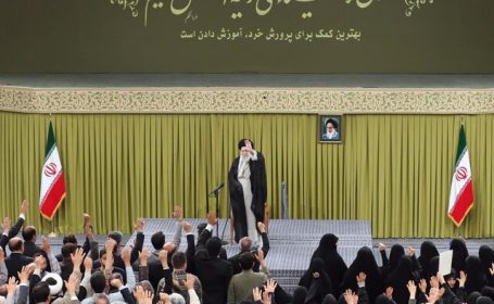 آغاز دیدار جمعی از معلمان کشور با رهبر انقلاب
