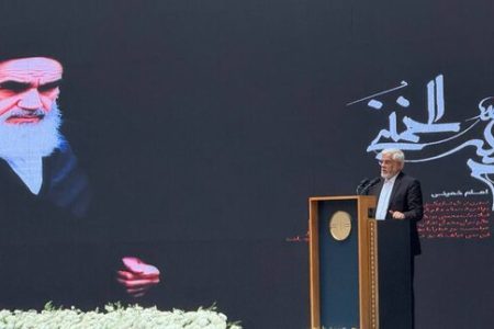 عارف:برای انجام وظیفه بهتر باید از گذشته درس بگیریم/ضرورت توجه بیشتر به ابعاد شخصیتی امام