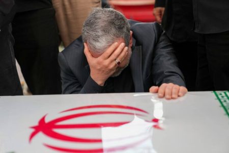 عراقچی: ایرانیان، خون دادند، خاک ندادند؛ جگرگوشه دادند، عزت ندادند