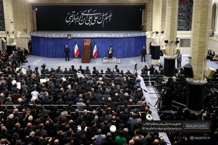 تصویر دیدنی از حضور رهبر انقلاب در مراسم عزاداری شهادت امام رضا (ع)