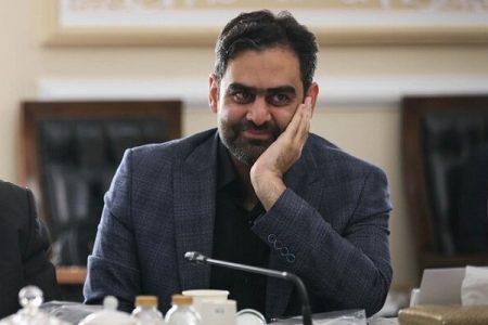 دیالوگ‌نویسی امیرحسین ثابتی برای ریشه‌یابی از افزایش قیمت ارز با سانسور کامل نام فرزین؛ به پزشکیان رای دادند، مملکت به این روز افتاد!