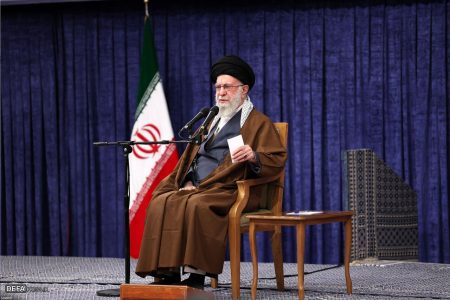 تصاویری از دیدار زنان و دختران مناطق مختلف کشور با رهبر انقلاب/ کدام یک از زنان دولتی در این مراسم حضور داشتند؟