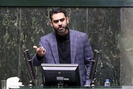 تهدید وزیر اقتصاد توسط نماینده نزدیک به جلیلی: بود و نبود شما در وزارت اقتصاد چه فرقی دارد؟ / قیمت ارز را کنترل نکنید تبعات بدی برایتان خواهد داشت