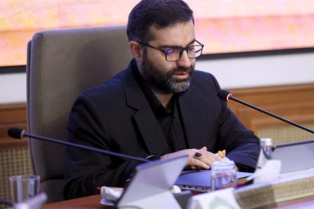 عکسی از فرزندان درگذشته سقاب اصفهانی در مراسم ترحیم/ فرزند و پدرهمسر او بازمانده تصادف هستند عکسی از فرزندان درگذشته سقاب اصفهانی در مراسم ترحیم/ فرزند و پدرهمسر او بازمانده تصادف هستند