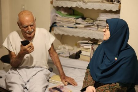 دیدار سخنگوی دولت با خیر مدرسه‌ساز کرمانی/ قدردانی از نیم‌قرن خدمت بی‌ادعای «عطا احمدی»