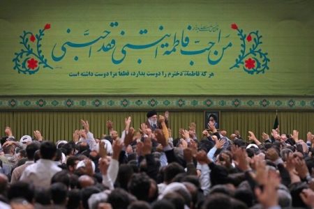 رهبر انقلاب: کمبودهای زیادی داریم اما کشور در حال پیشرفت است رهبر انقلاب: کمبودهای زیادی داریم اما کشور در حال پیشرفت است