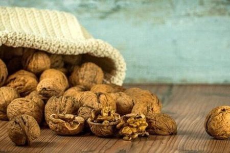 بادام، گردو یا دانه چیا کدام برای کاهش وزن و سلامت مغز مناسب‌تر است؟