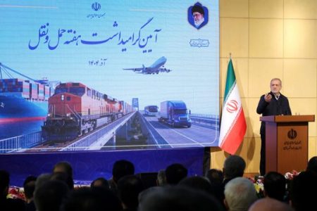 پزشکیان: شبکه‌های اصلی و نیمه‌اصلی حمل‌ونقل اصلاح شوند/سالی چندهزار کشته در جاده‌ها، قابل قبول نیست