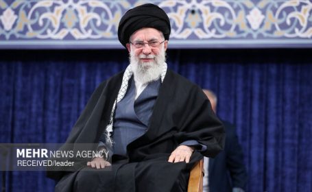 رهبر انقلاب: خطرناکتر از ناو، سلاحی است که آن را به قعر دریا میفرستد رهبر انقلاب: خطرناکتر از ناو، سلاحی است که آن را به قعر دریا میفرستد