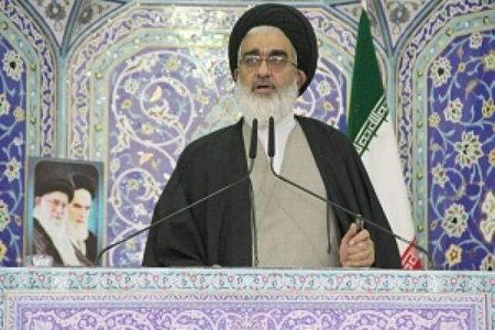 روایت امام جمعه قم از الگوی دختران مسلمان؛ حضرت معصومه (س) با وجود عمر کوتاه خود نشان داد که یک دختر می‌تواند با حفظ حجاب، حیا و عفاف نقش آفرین باشد