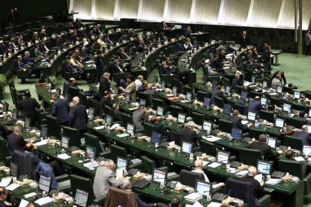 ادامه ماجرای افزایش حقوق نمایندگان مجلس/  فاطمی: شخصاً از مجلس حقوق دریافت نمی‌کنم/ عضو هیئت علمی دانشگاه هستم