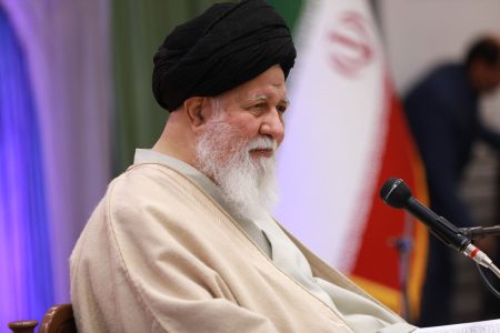 روایت علم‌الهدی از خاطره برادرش از دوران جنگ ۸ ساله؛ قبضه‌های توپ در پادگان ارتش بود اما لوله‌ها مخفی شده بود/ چرا متن سخنرانی پزشکیان تغییر کرد؟