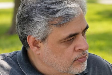مجمد مهاجری: حکومت باید پدر ملت باشد نه اینکه پدر ملت را درآورد؛ باید خجالت بکشیم + فیلم