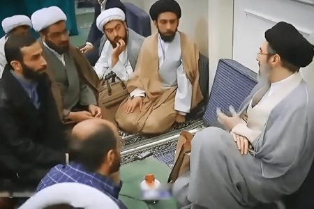چرا رهبر انقلاب تصمیم به تعطیلی جلسات درس‌شان گرفتند؟ / روایت شاگرد آیت‌الله سید مجتبی خامنه‌ای از ویژگی‌های استادی ایشان