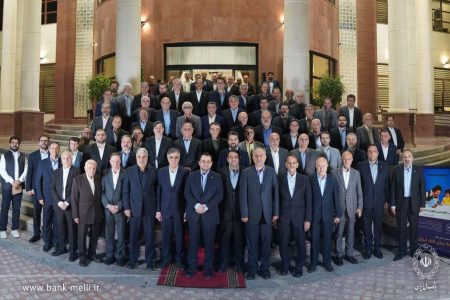 با حضور جمعی از پیشکسوتان و چهره‌های فرهنگی، هنری و ورزشی؛ آیین گرامی‌داشت ۹۸ سالگی بانک ملی ایران برگزار شد