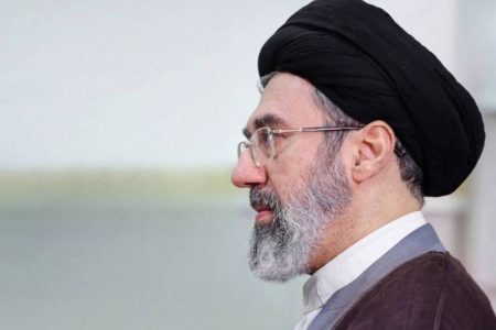 تصاویر | عکس‌هایی از لحظه عیادت رهبر انقلاب از جانبازان پیجری حزب‌الله لبنان
