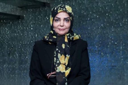 ببینید | حضور الهه رضایی در مراسم یادبود مادر حمیرا ریاضی