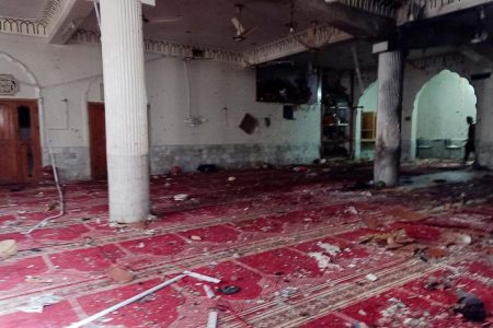 ببینید | اولین تصاویر از انفجار شدید در یک مسجد در پاکستان