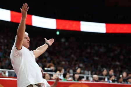 مانولوپولوس: امروز روز بد ما بود/ به کره تبریک می‌گویم