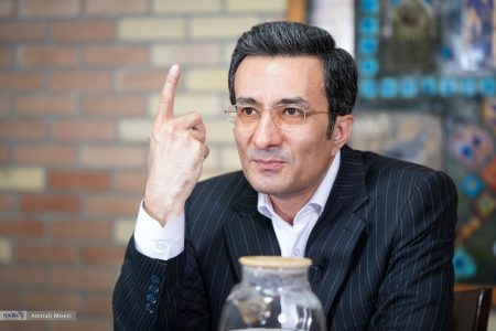 معلم اگر سرود «ای ایران» می‌خواند تذکر می‌گرفت؛ حالا دنبال هویت ایرانی افتاده‌ایم؟