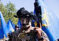 این تکاور سپاه به سلاح KLF ایرانی شخصی سازی شده مسلح است!