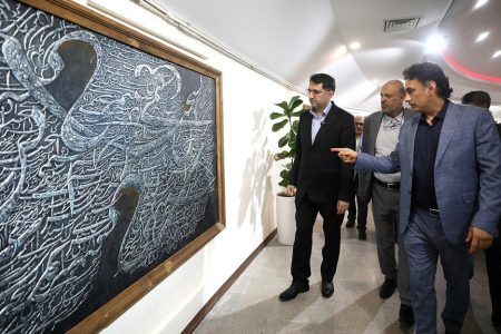 «خلوت خاطر» در کیش رسما گشایش یافت؛ تمجید از هنر متفاوت احسان یگانه