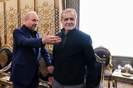 طرح مناقشه برانگیز مقابله با نفوذ یک گام دیگر به جلو رفت/ قول رئیس مجلس به کجا رسید؟ / حرف آخر را مجلس می‌زند؟