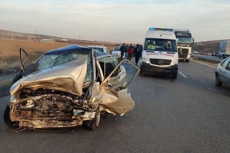 برخورد وانت با پژو؛ دو نفر جان باختند و سه نفر مصدوم شدند