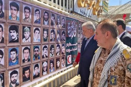 نمایشگاه «دیدار در قاب غیرت» روایت تصویری ایثار ۳هزار شهید قزوین برگزار شد