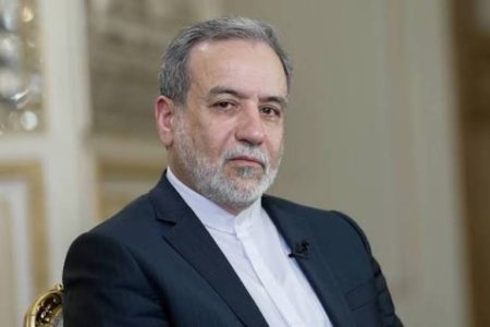 ورود عراقچی وزیر امورخارجه کشورمان با تیم همراه به نشست مجمع عمومی سازمان ملل متحد + فیلم