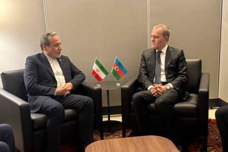 عراقچی در دیدار با وزیر خارجه جمهوری آذربایجان هشدار داد؛ ایران در برابر فشار اسرائیل و آمریکا از حاکمیت و منافع ملی خود دفاع می‌کند