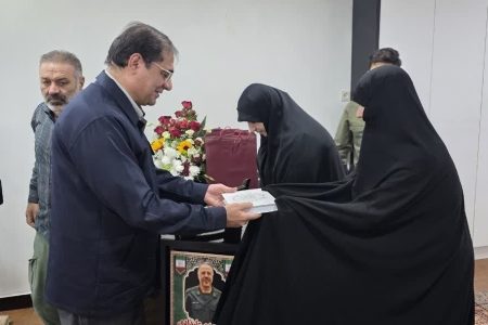 دیدار مدیرعامل فولاد خوزستان با خانواده شهید علیدادی