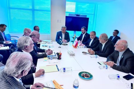 دیدار پزشکیان با نخست وزیر پاکستان در نیویورک + تصویر