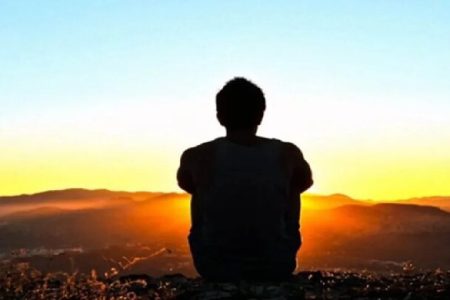 چرا غروب جمعه دلمان می‌گیرد؟ راز احساسی که مغز، بدن و حتی «انتظار» در آن نقش دارند