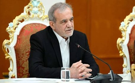 پزشکیان: اگر ما بدون اینکه به کسی گیر بدهیم، گره باز میکردیم و مشکل دیگران را حل میکردیم، شرایطمان این طوری نبود + فیلم پزشکیان: اگر ما بدون اینکه به کسی گیر بدهیم، گره باز میکردیم و مشکل دیگران را حل میکردیم، شرایطمان این طوری نبود + فیلم
