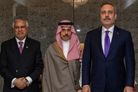 نشست وزرای خارجه عربستان، ترکیه و پاکستان درباره آغاز به کار پیمان دفاعی مشترک/ آیا ترکیه و پاکستان وارد جنگ یمن می‌شوند؟