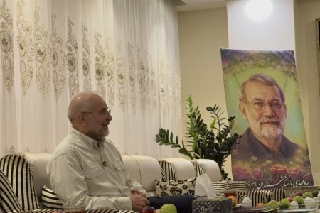 تصاویر حضور قالیباف در منزل شهید لاریجانی/ گفت‌وگوی رئیس مجلس با فریده مطهری و دختر علی لاریجانی/ محمدرضا لاریجانی هم بود
