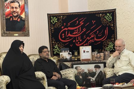 توصیف جدید قالیباف از دو جنگ تحمیلی اخیر در دیدار با خانواده شهید سلیمانی؛ وقتی تمام شیاطین در مقابل ایران صف کشیدند…