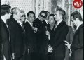 محمدرضا پهلوی در حال گفت‌وگو با کابینه شاپور بختیار؛ سال ۵۷ / عکس