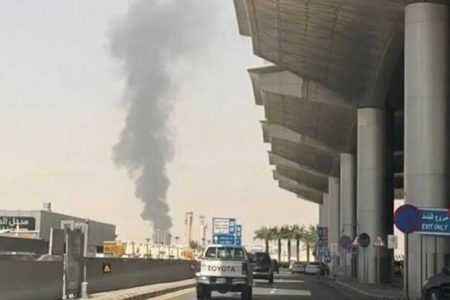 ‏ توقف پروازها در فرودگاه ریاض به‌دلیل انفجار + فیلم