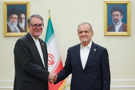 حمیدرضا دهقانی‌پوده سفیر جدید ایران در امارات متحده عربی شد/ او پیش از عزیمت به ابوظبی با پزشکیان دیدار کرد